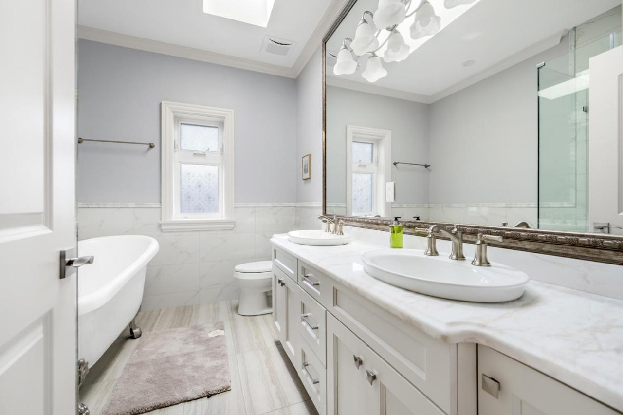 Vancouver Haven: Luxurious Private Bedroom Near Attractions Εξωτερικό φωτογραφία